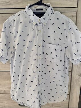 Banana Republic Men’s White Short-Sleeve Palm Print Button-Down Shirt, L